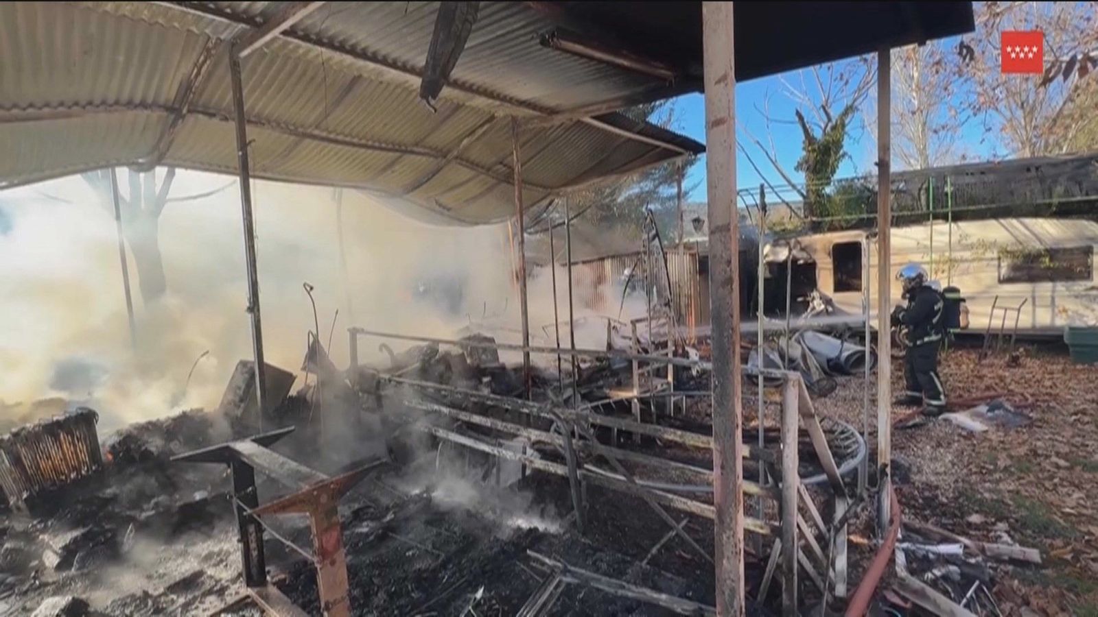 Un incendio arruina varias construcciones en un camping de Aldea del Fresno