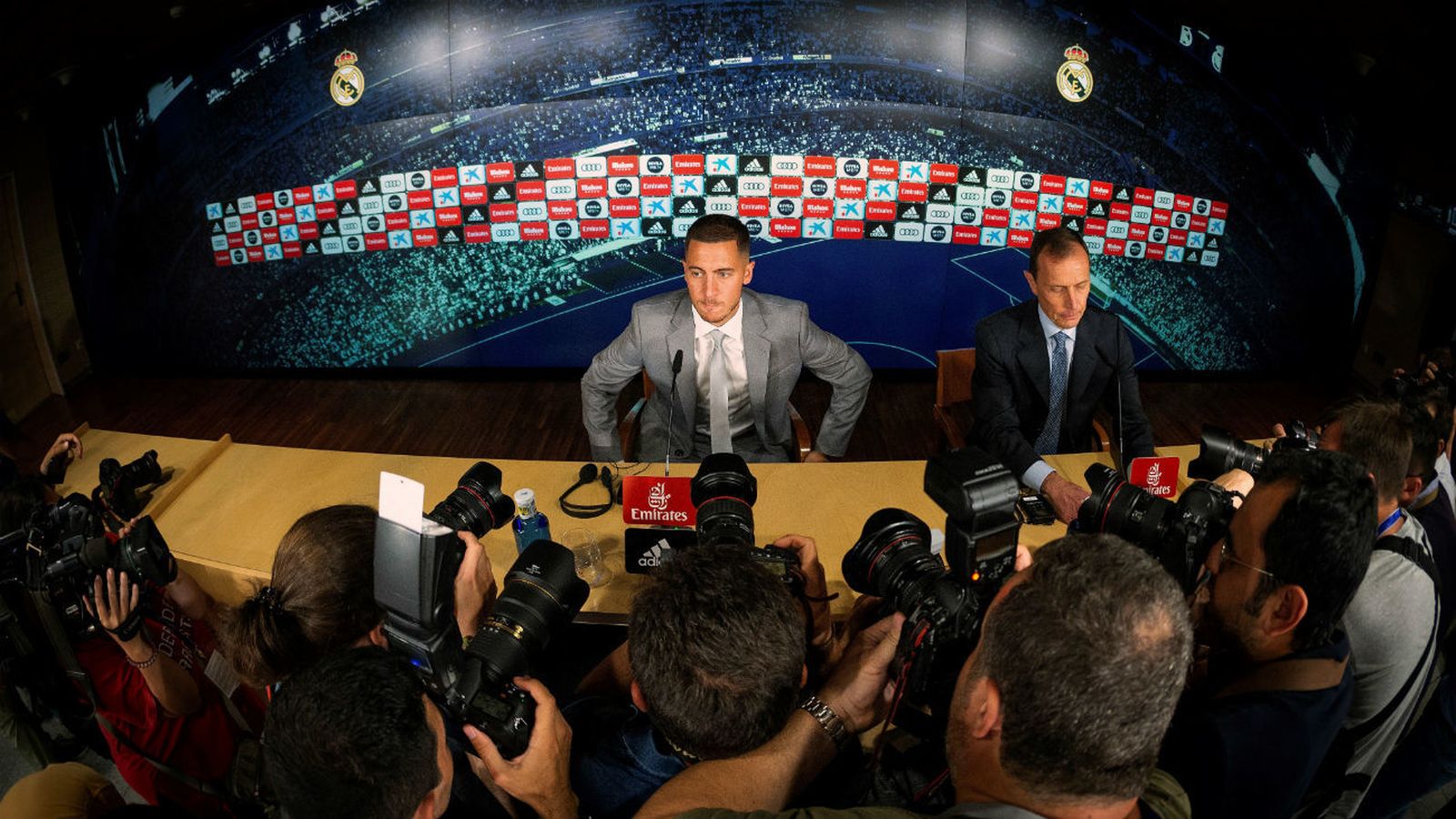 Eden Hazard y Emilio Butragueño