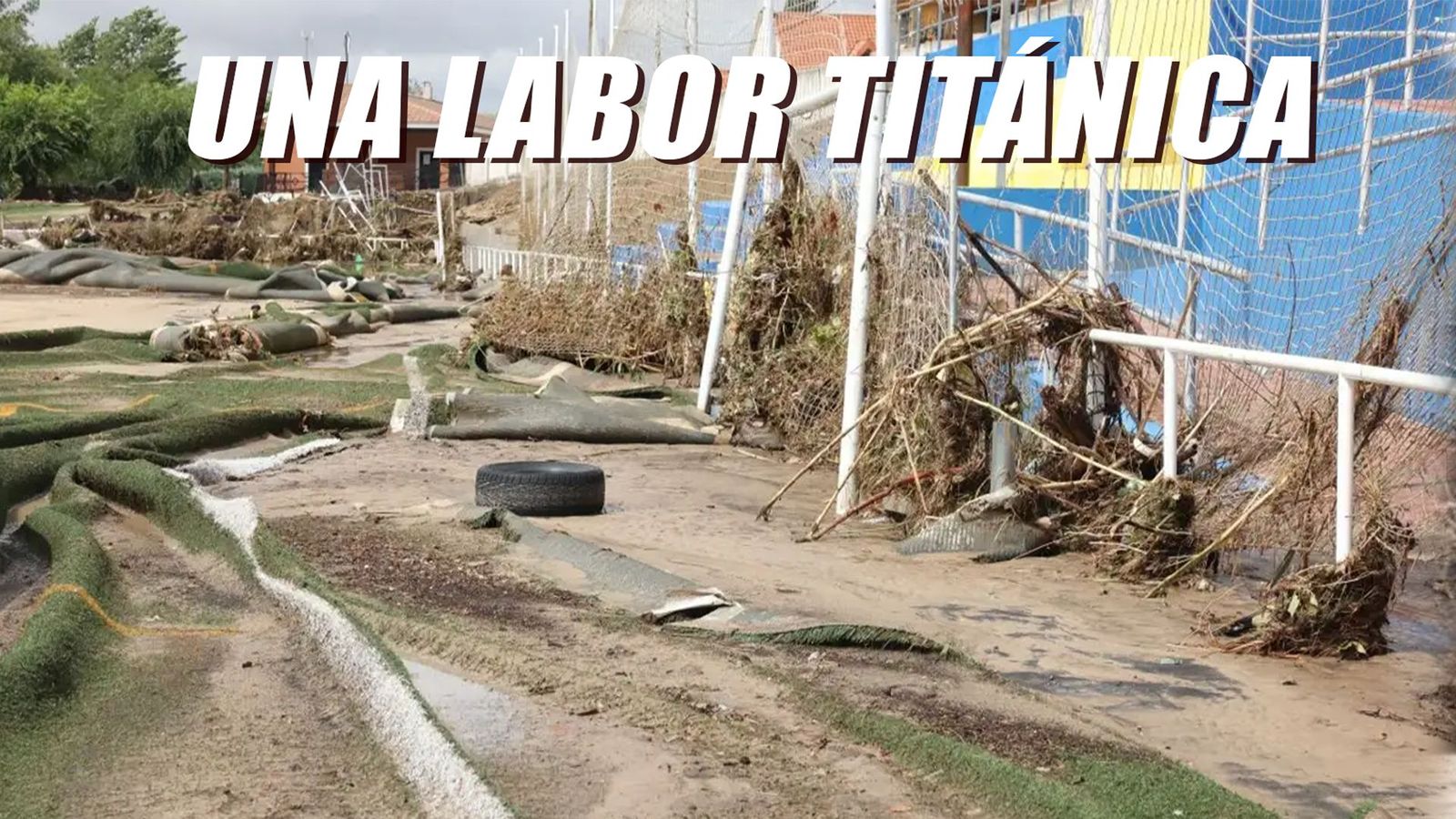 El campo de fútbol de Villamanta, devastado por la DANA