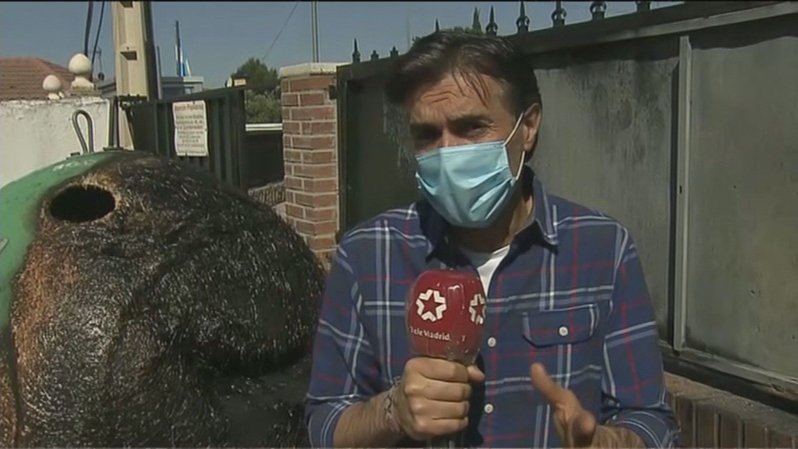 Queman contenedores en Colmenar de Oreja tras la pelea entre vecinos y 'okupas'