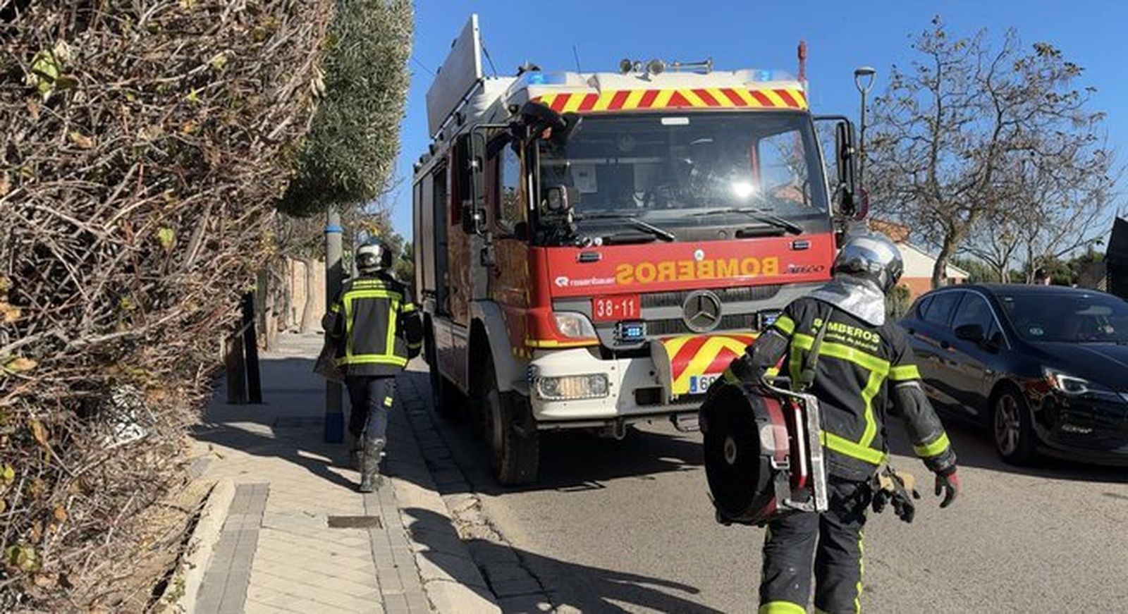 Bomberos de la Comunidad actúan tras una explosión en Móstoles