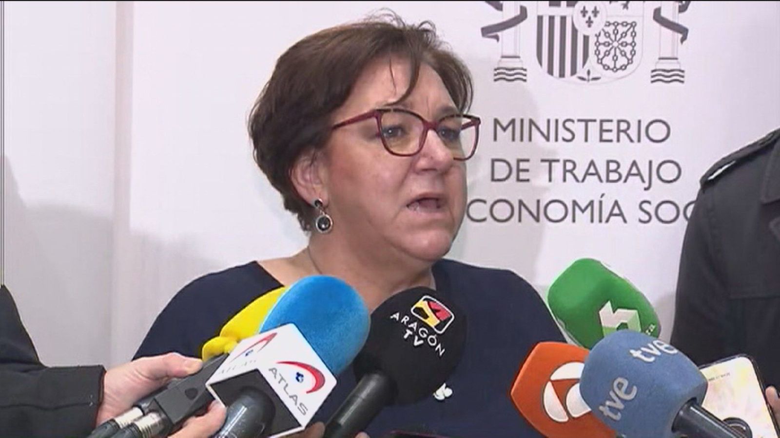 Trabajo no propone cifra para la subida del salario mínimo interporfesional, CEOE plantea 1.040 euros y los sindicatos piden 1.100