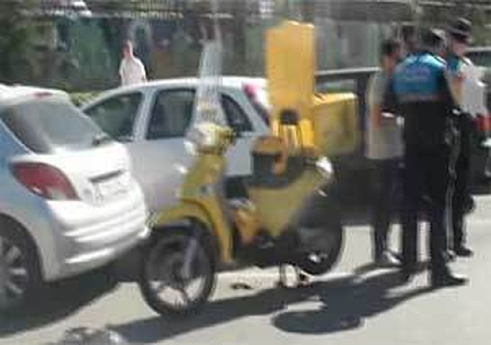 Una motorista de Correos herida muy grave al ser arrollada en Alcobendas