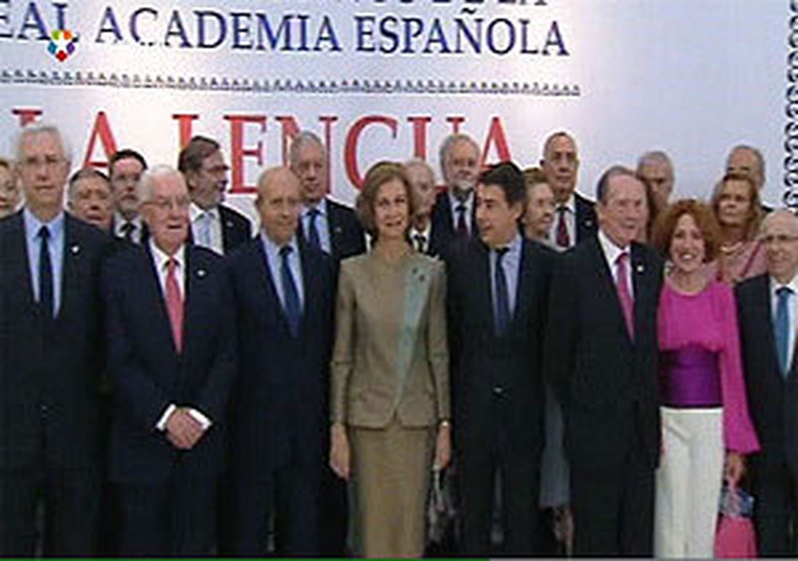 La Reina inaugura la exposición que conmemora el tricentenario de la RAE
