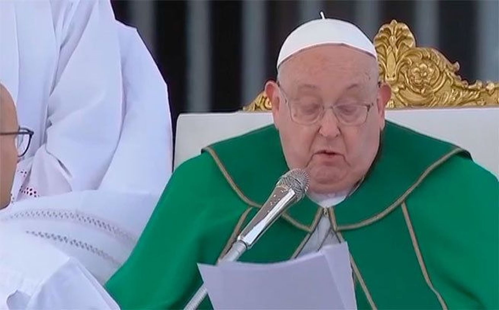 El Papa continúa con su mejoría y se encuentra sin fiebre, según el Vaticano