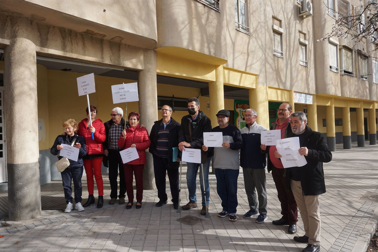 Protesta vecinal en Vicálvaro por la presencia de amianto en algunas viviendas