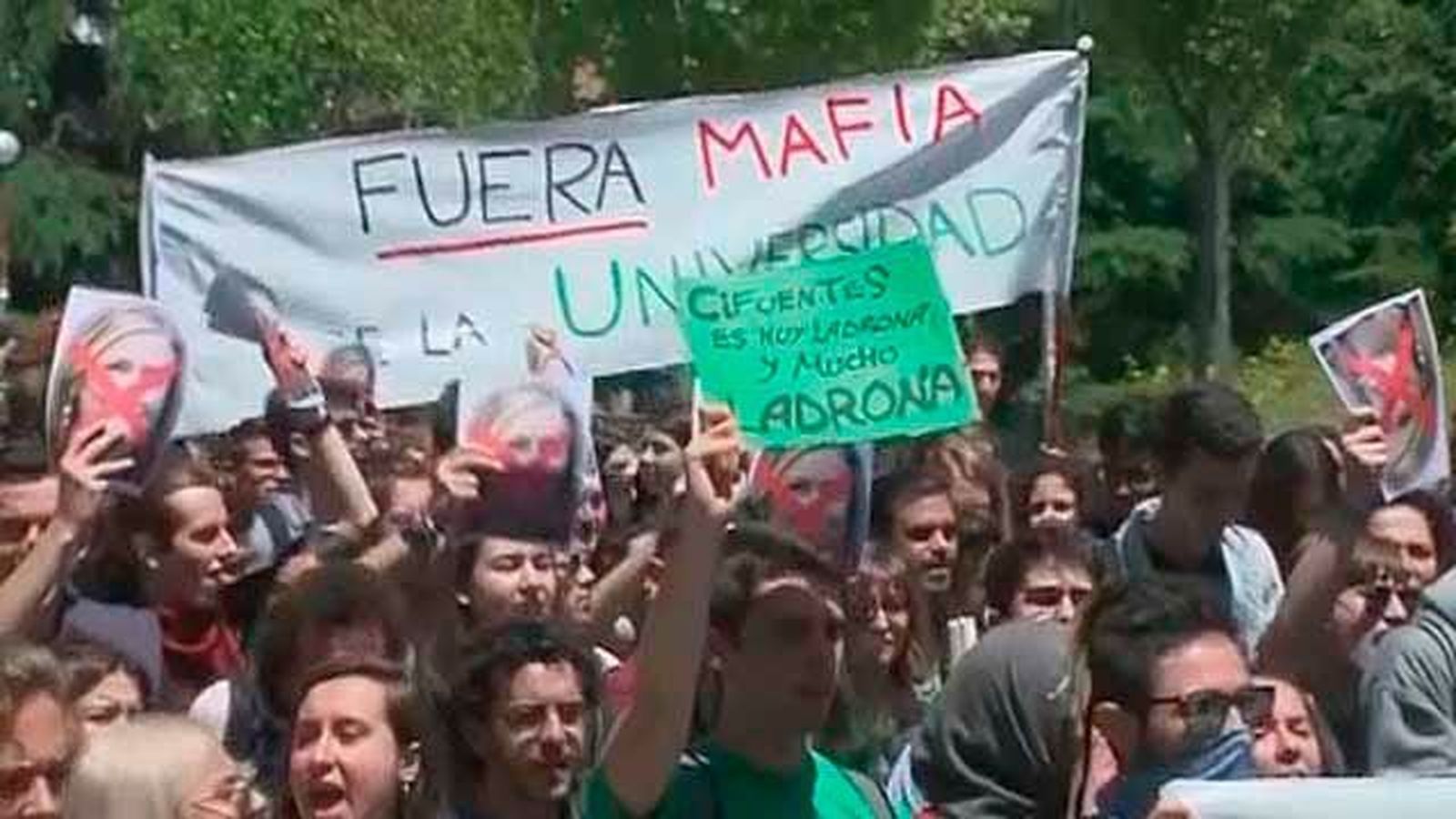 Estudiantes marchan contra la reincorporación de Cifuentes a la Complutense