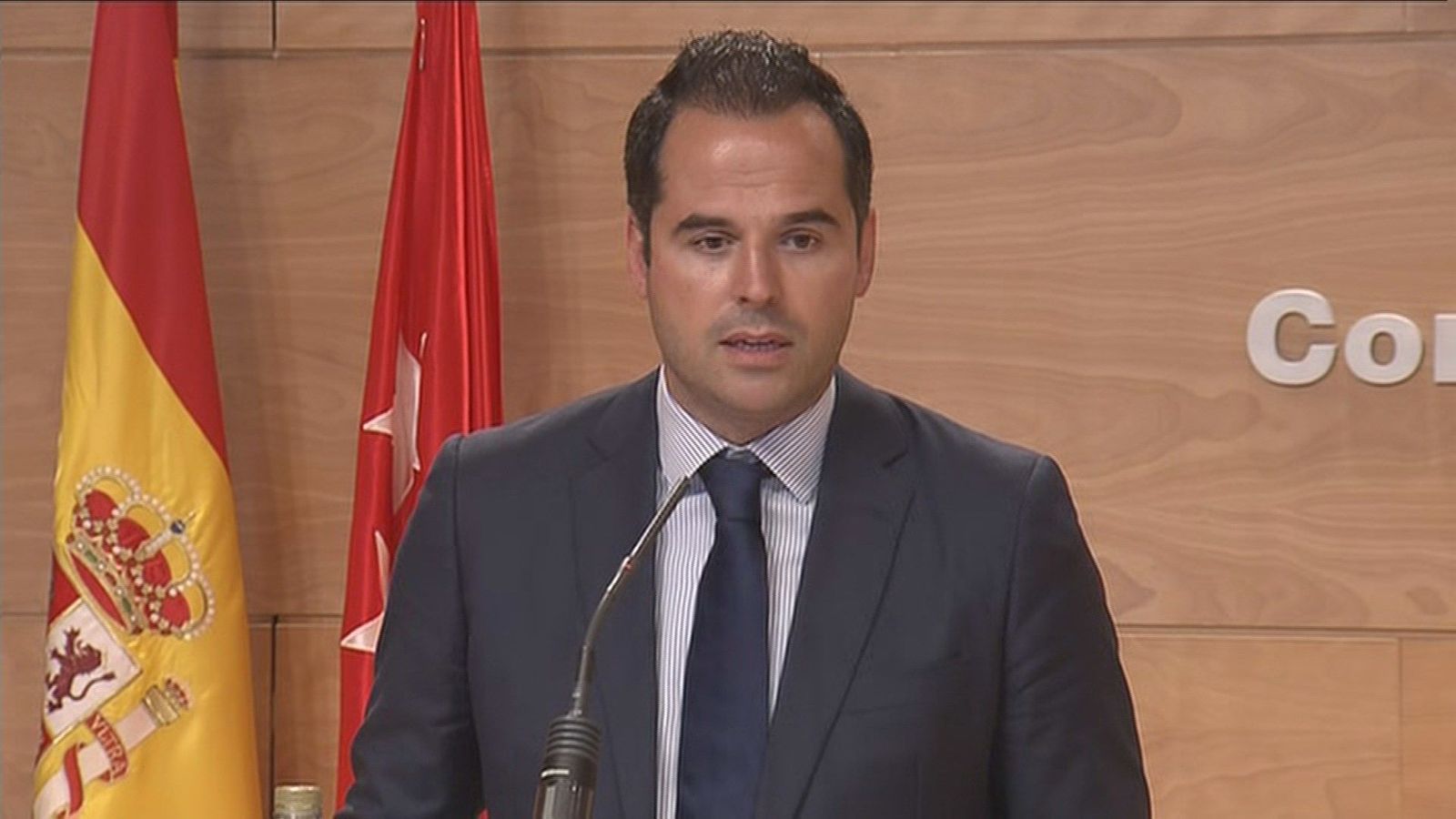 Aguado defiende la cartilla Covid-19, que no es "ningún pasaporte de inmunidad"