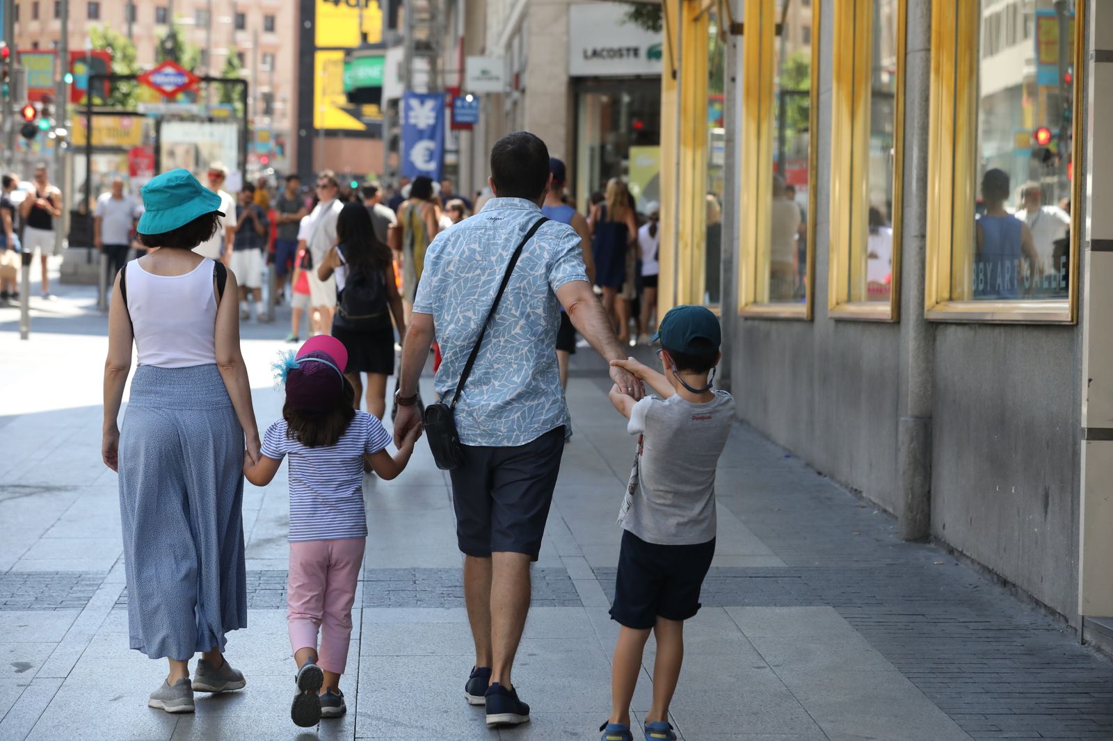Las familias ahorran más