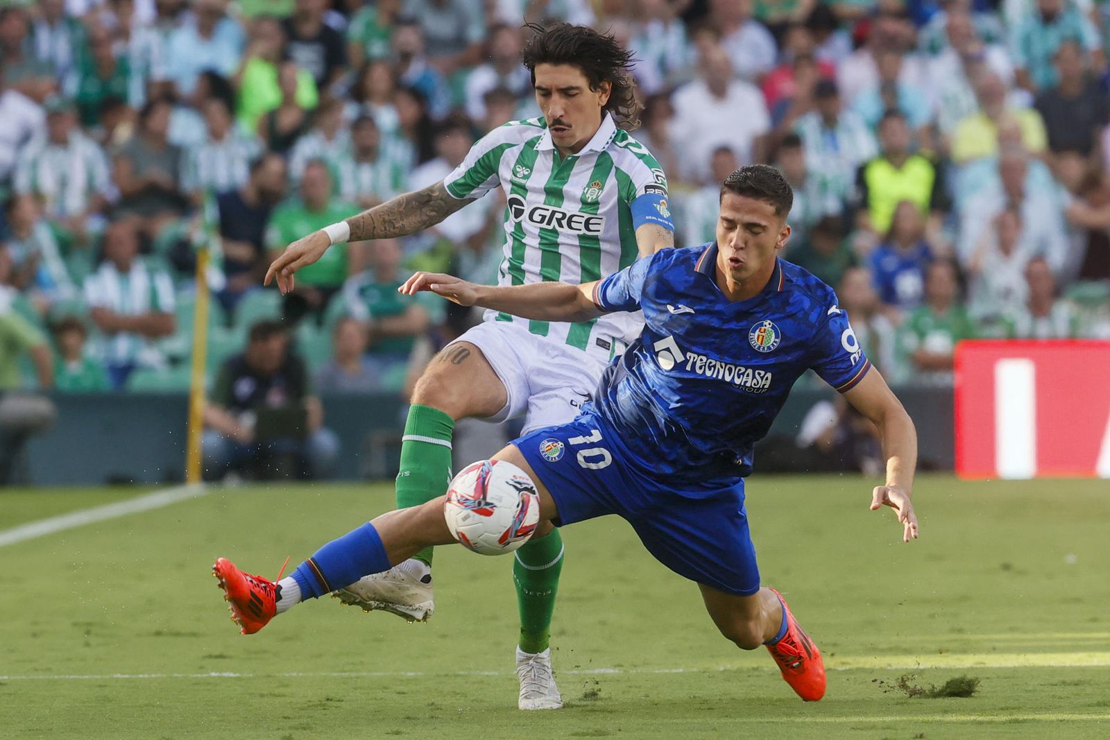 Ozgur ante el Betis