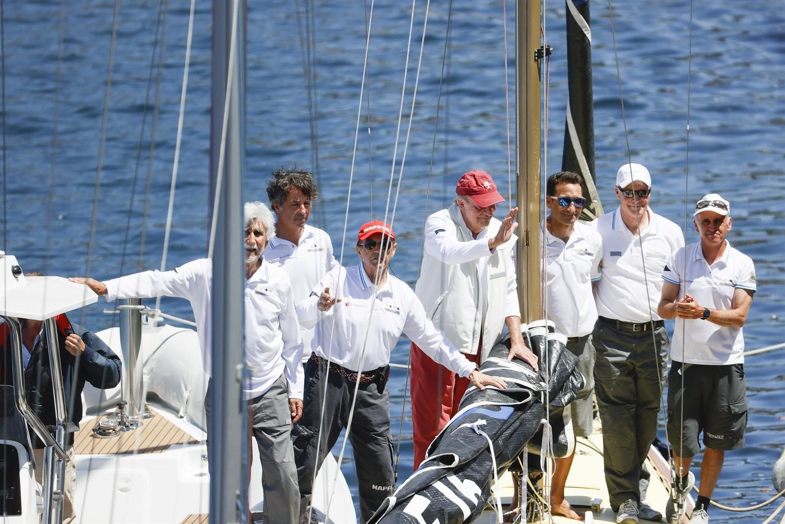 El Rey emérito don Juan Carlos, emocionado por el cariñoso recibimiento en Sanxenxo