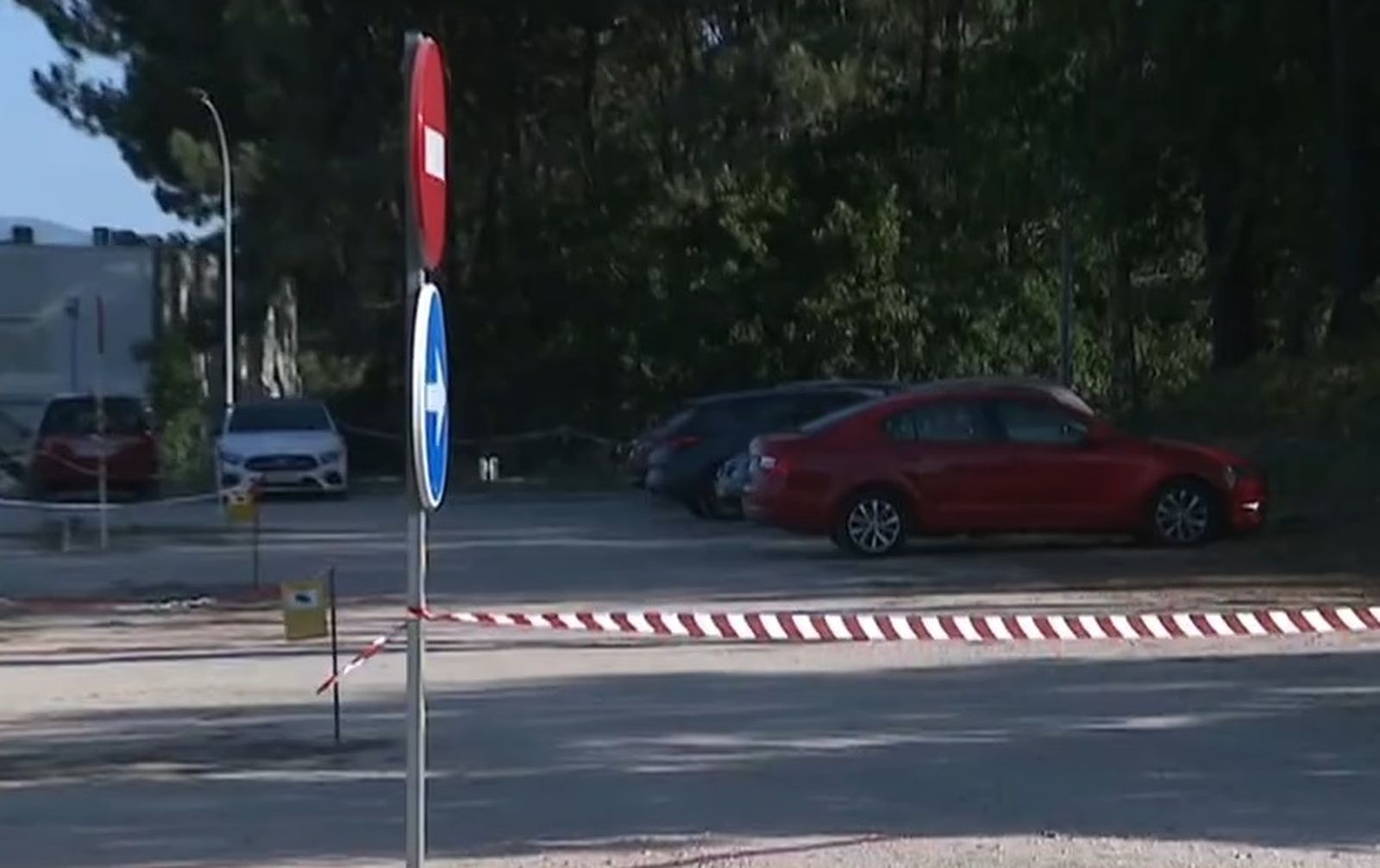 Muere un niño olvidado en el coche