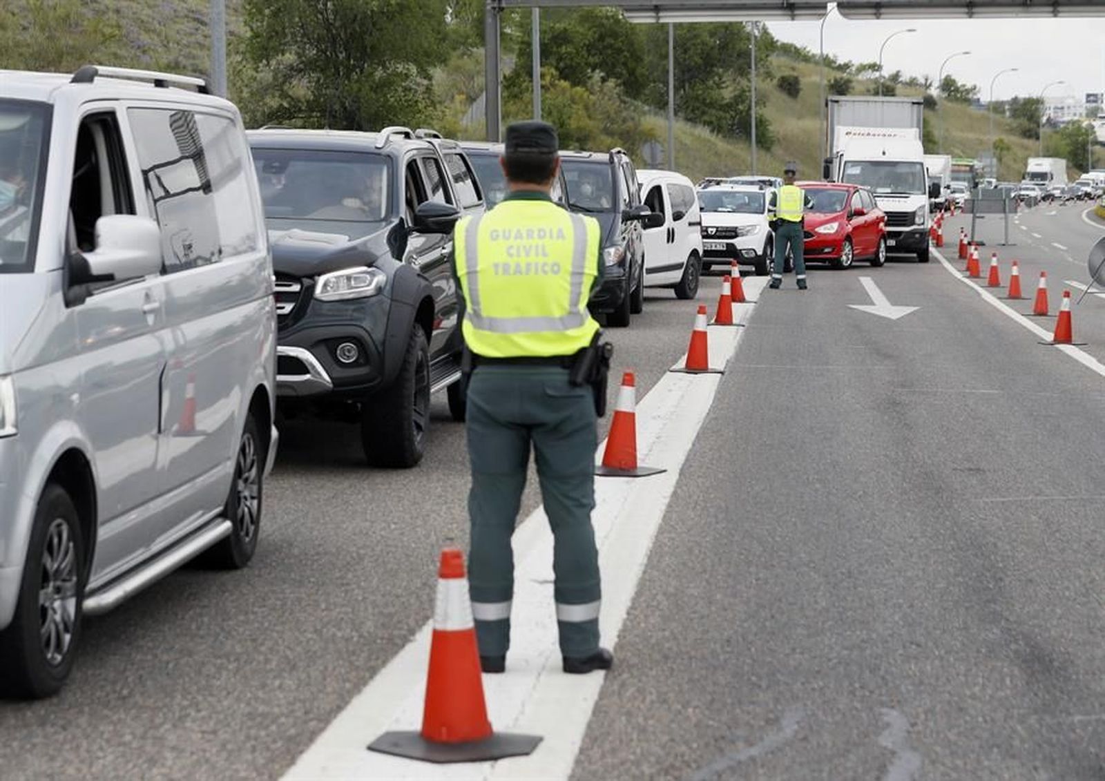 Se refuerzan los controles en las carreteras de Madrid por el puente de San Isidro
