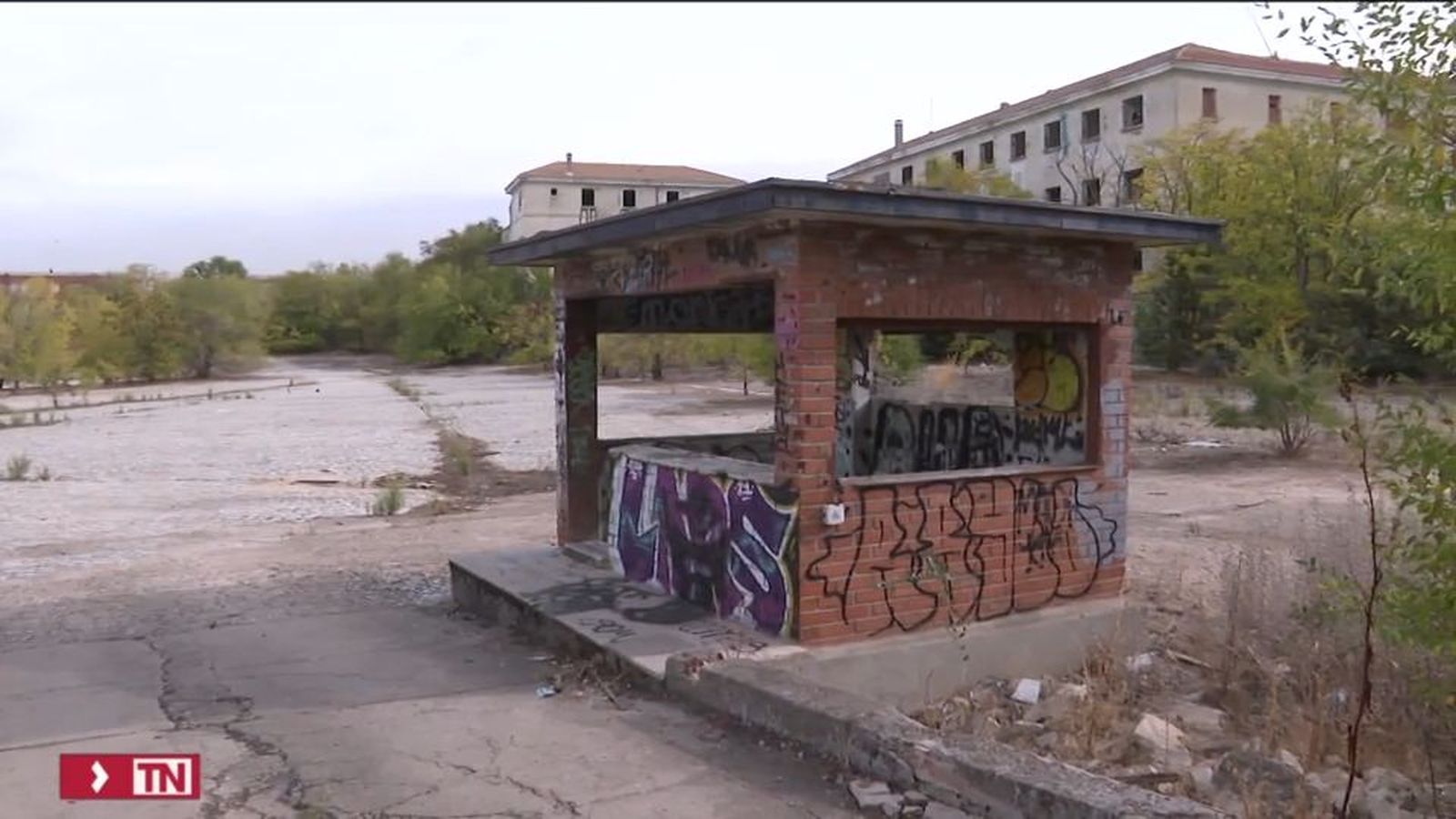 El gobierno baraja realojar inmigrantes en los antiguos cuarteles de Campamento en Madrid