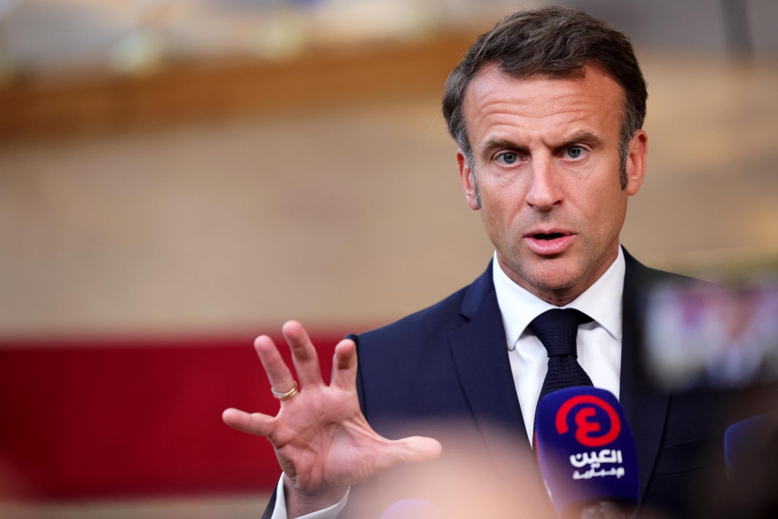 Macron quiere prohibir las redes sociales a los menores