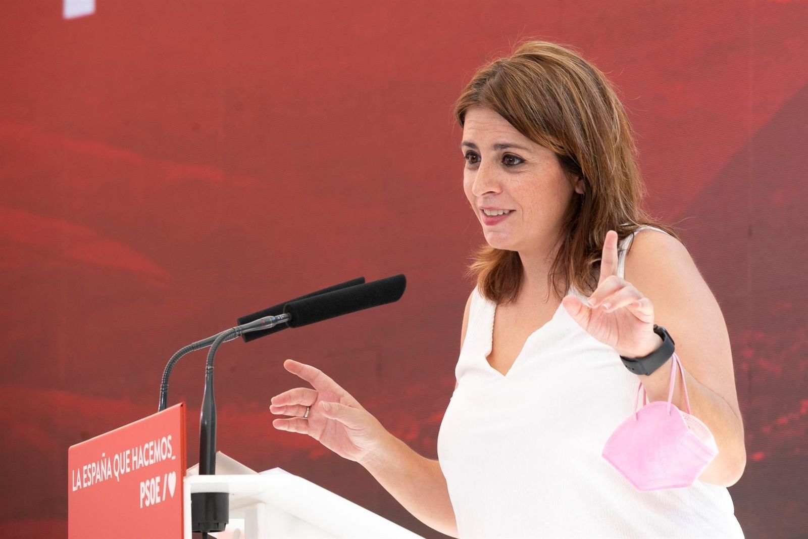 Lastra dice que Casado es "el vacío, la nada" y que la democracia "le importa bien poco"
