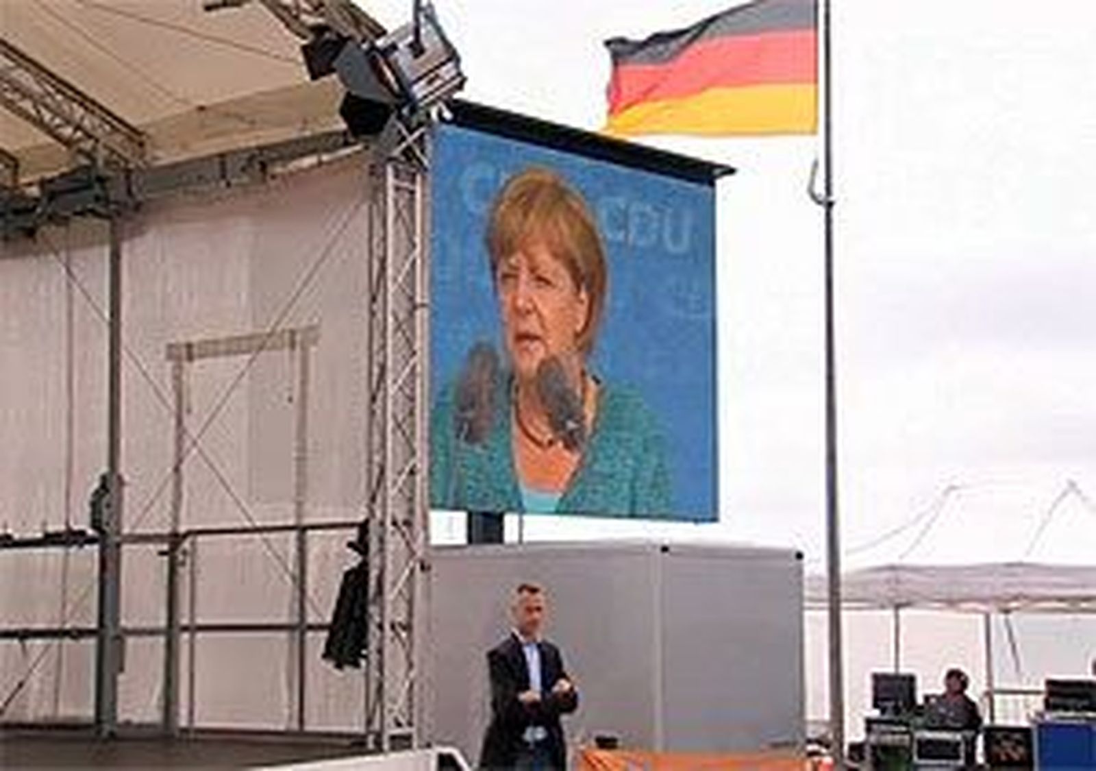 Merkel y Steinbrück se lanzan a movilizar el voto indeciso en Alemania