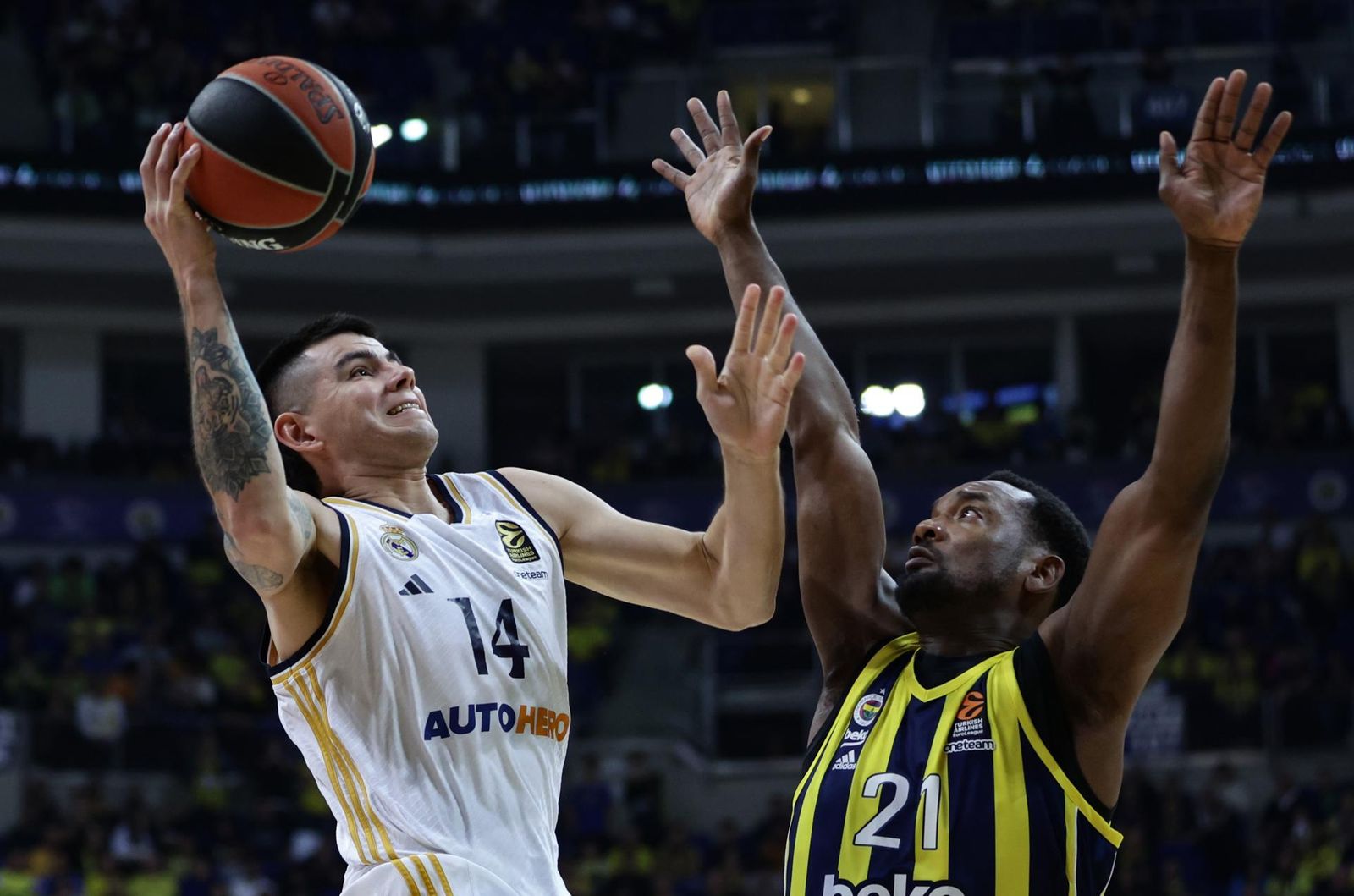 Deck ante el Fenerbahce