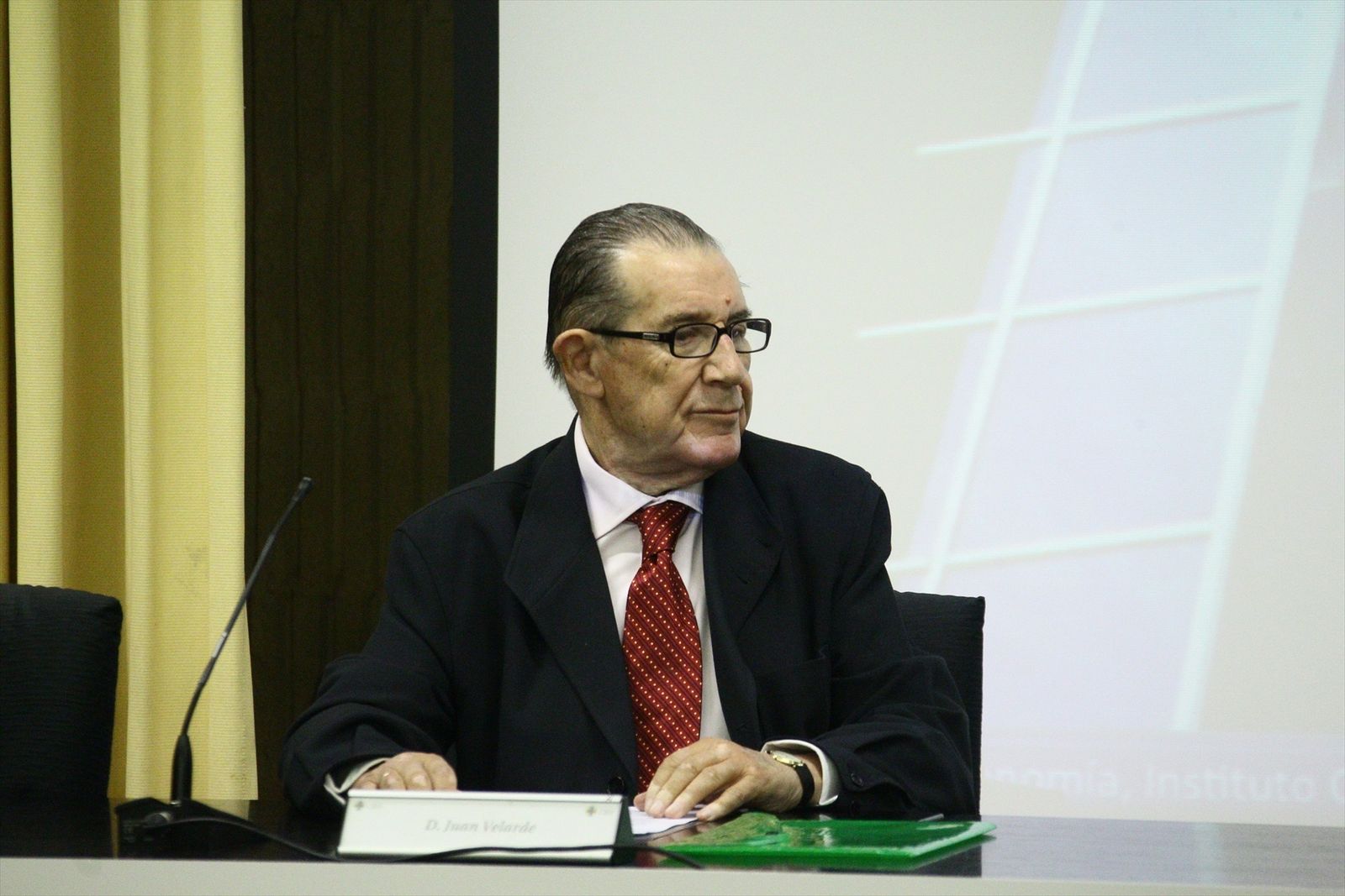 Muere a los 95 años el economista Juan Velarde