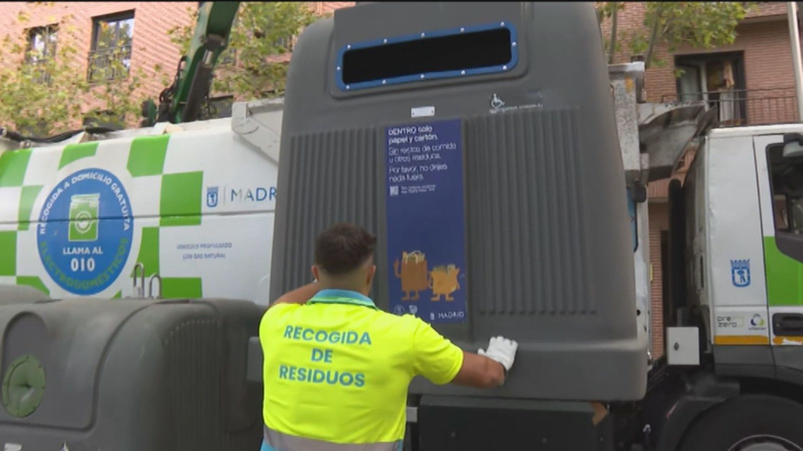 El Ayuntamiento de Madrid aumenta el servicio de recogidas de cartones en un 20%