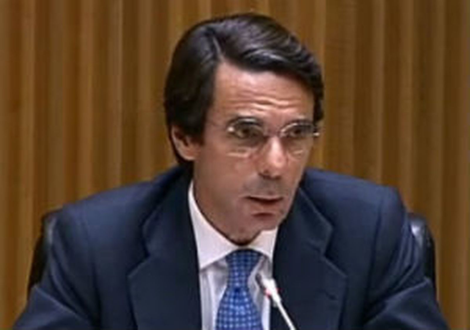 Aznar se lo apunta... Nadie del gobierno acudió a la presentación de su libro