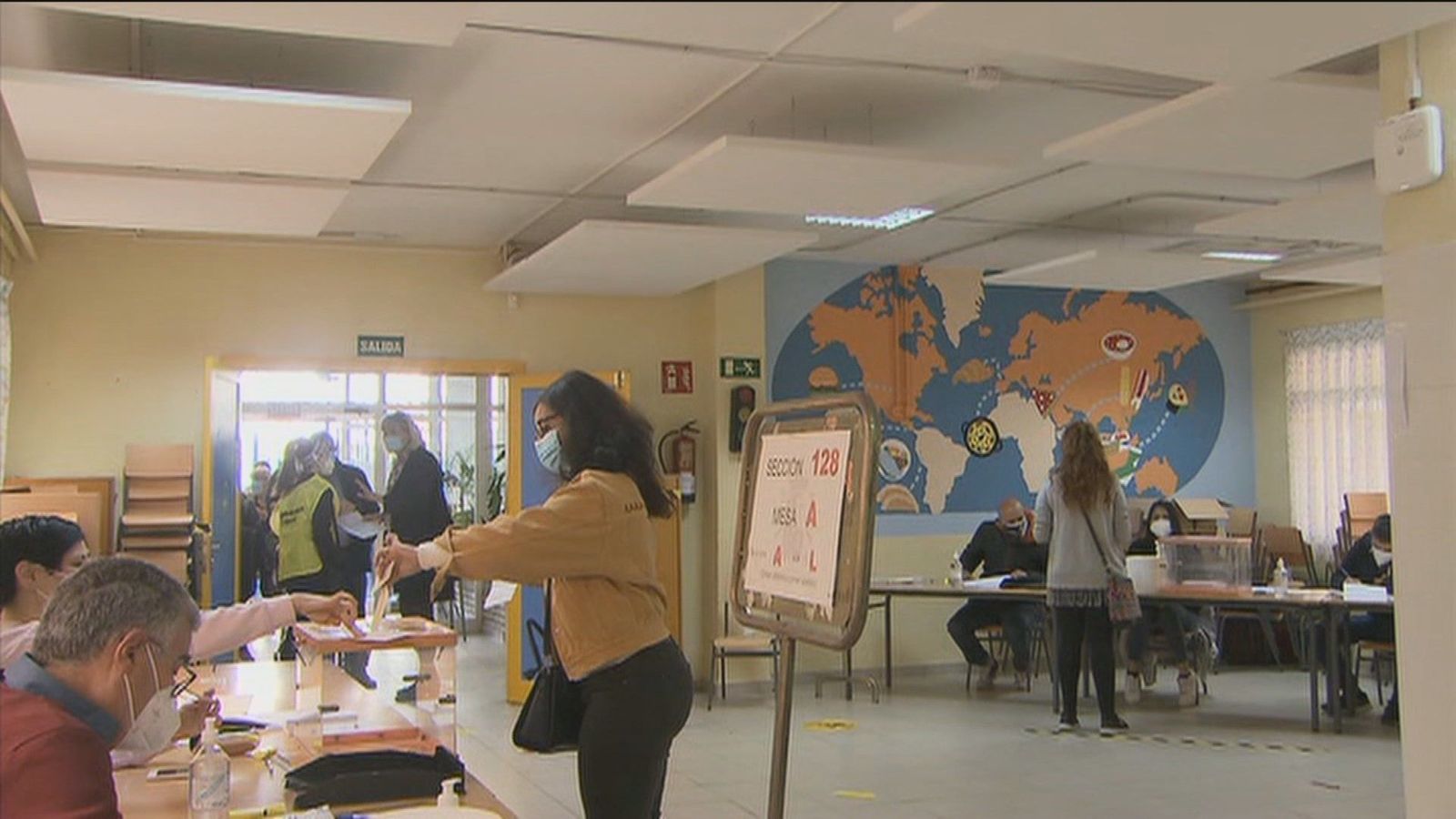 La Comunidad establece una web y una aplicación para consultar el aforo en los colegios electorales en tiempo real