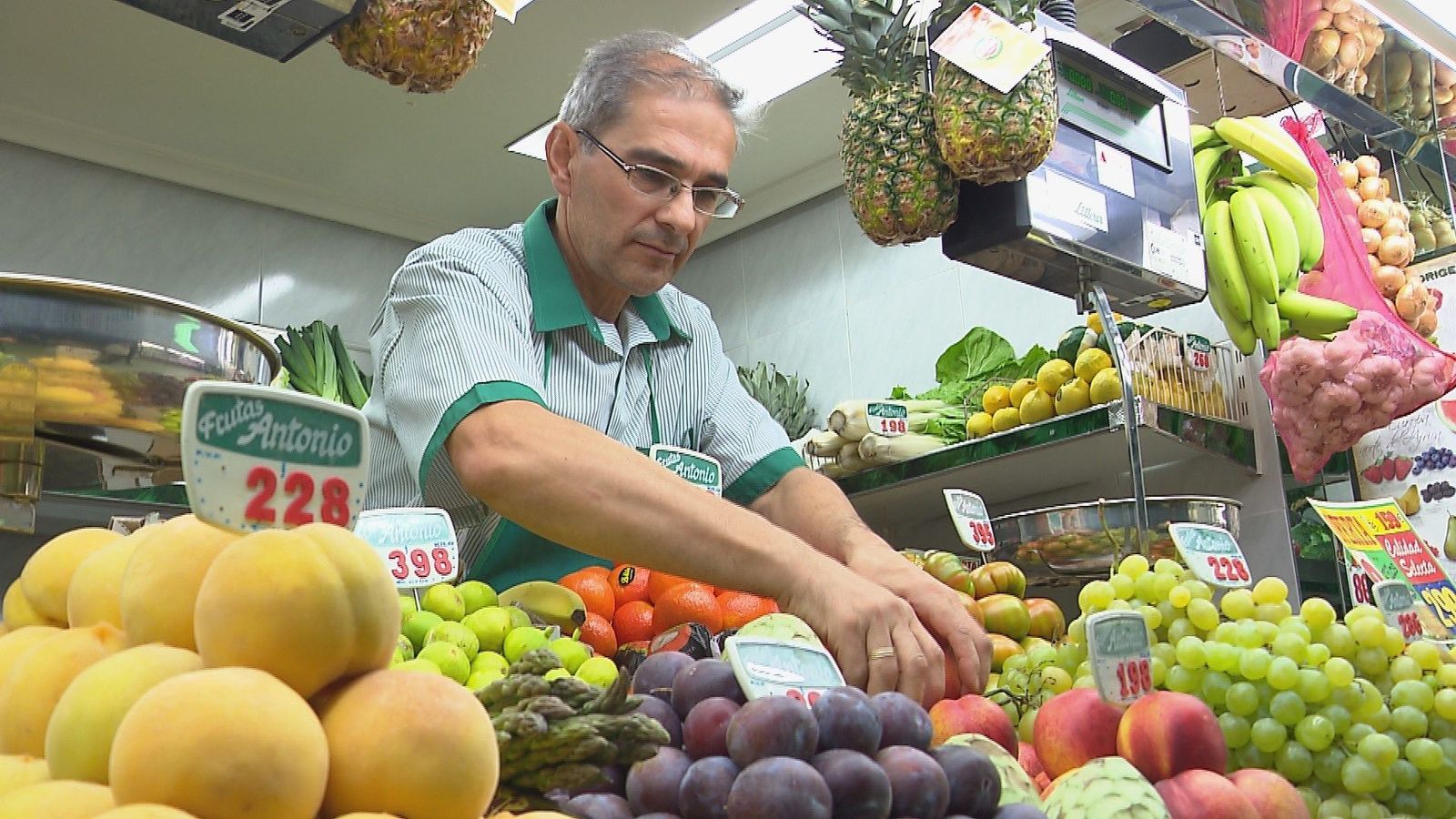 El coronavirus hace que volvamos a comprar en el barrio