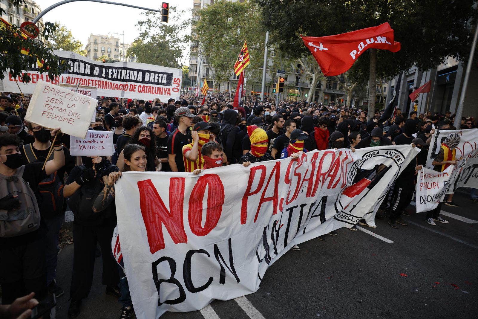 Despliegue de Mossos en Barcelona para evitar enfrentamientos entre neonazis y antifascistas