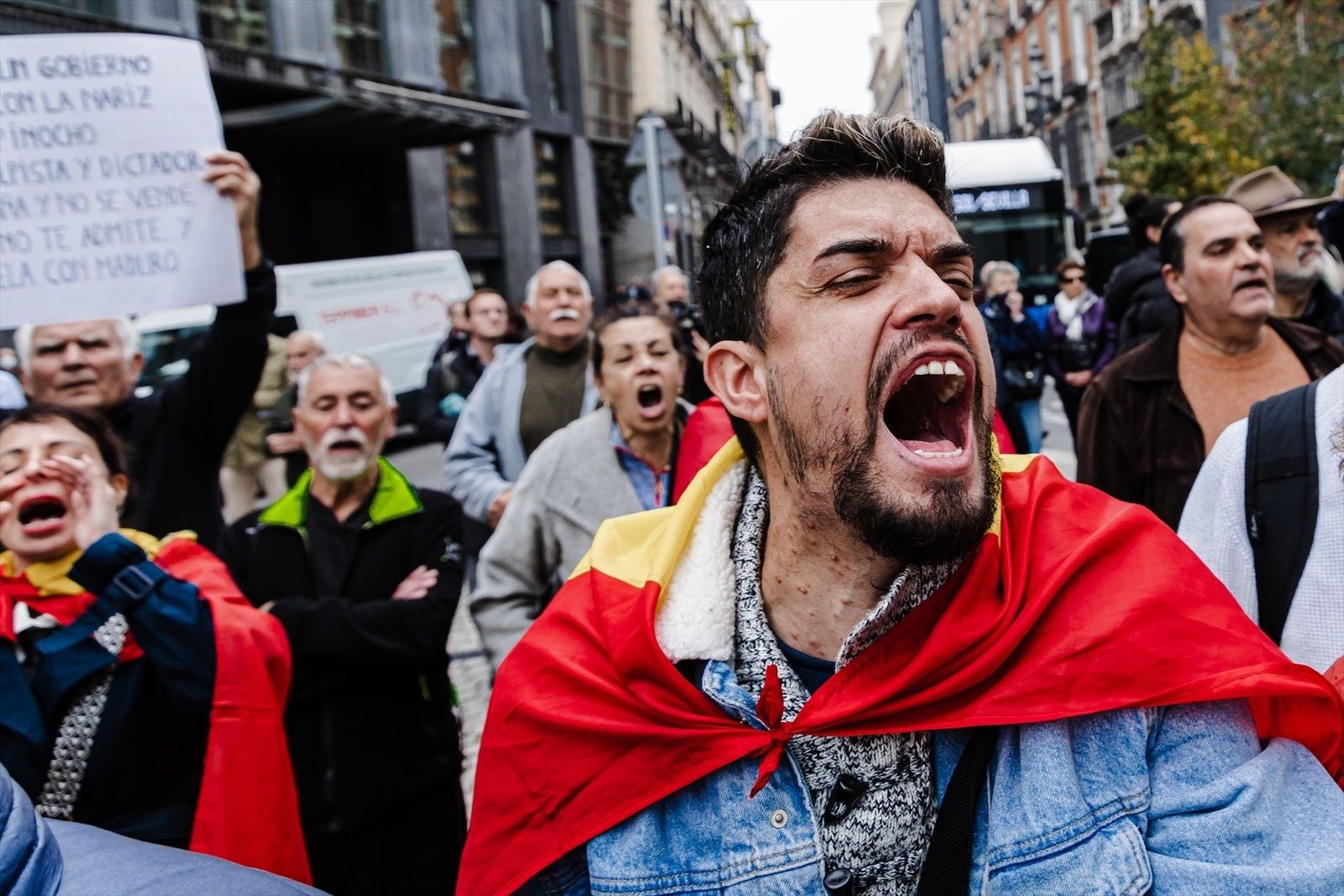 Tensión y caos en el Congreso ante la investidura de Sánchez