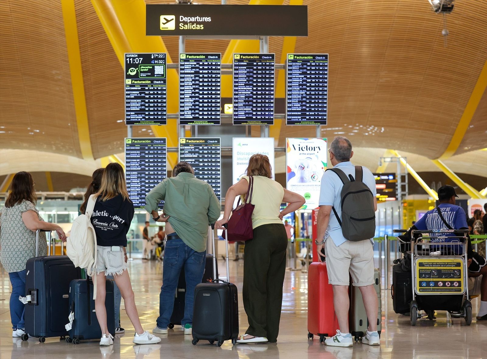 Varias personas en el Aeropuerto Adolfo Suárez Madrid-Barajas