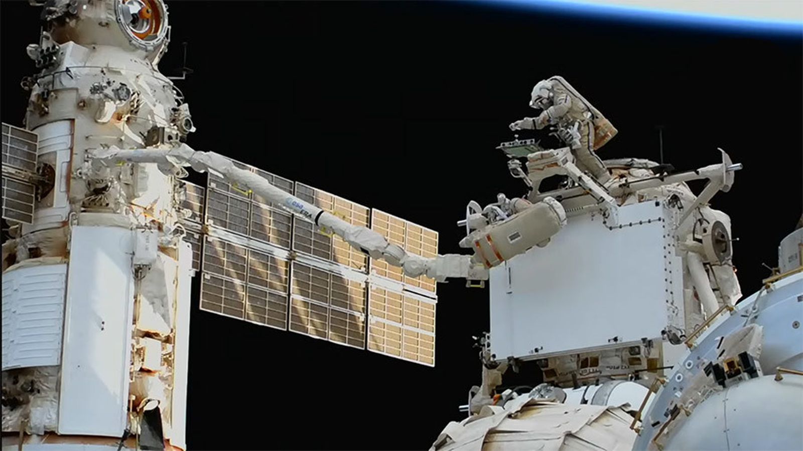 Caminata espacial de los cosmonautas Sergey Prokopyev y Dmitri Petelin