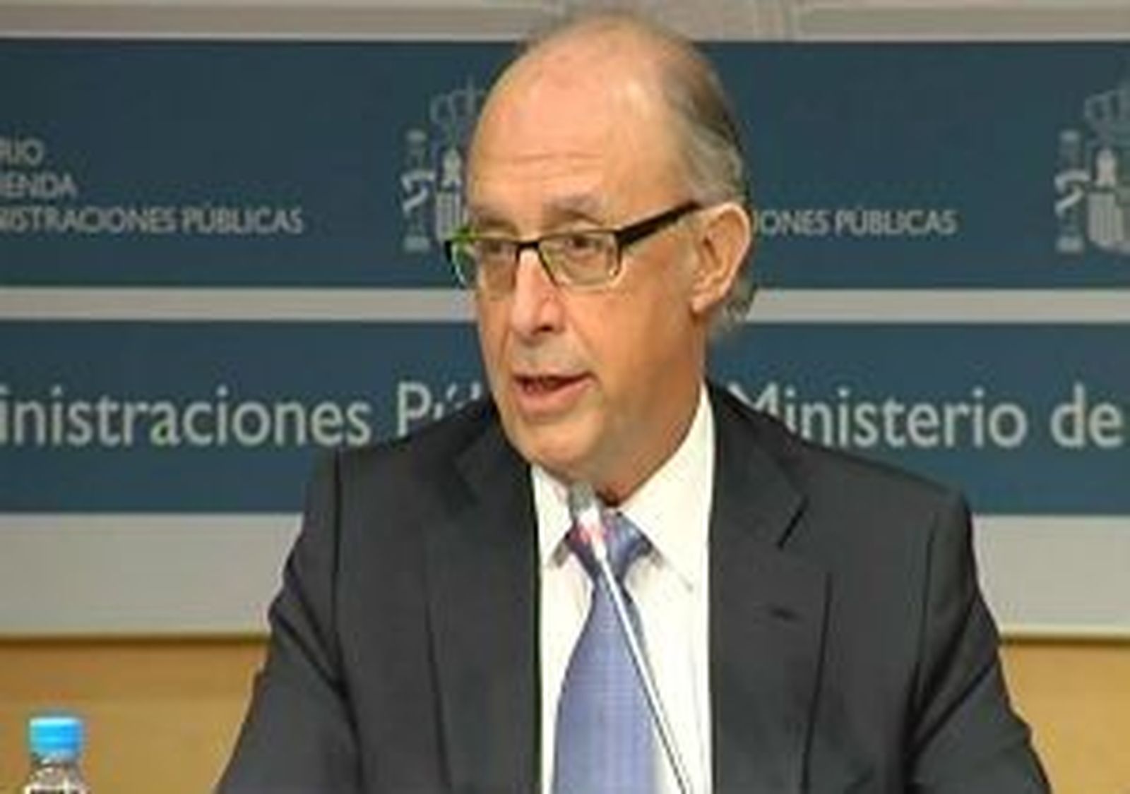 Montoro y Cospedal citan a los consejeros de Hacienda del PP para tratar el déficit