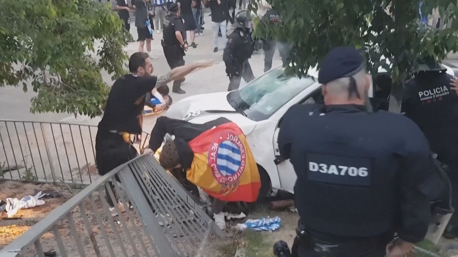 Coche causante del atropello múltiple ante el estadio del Espanyol