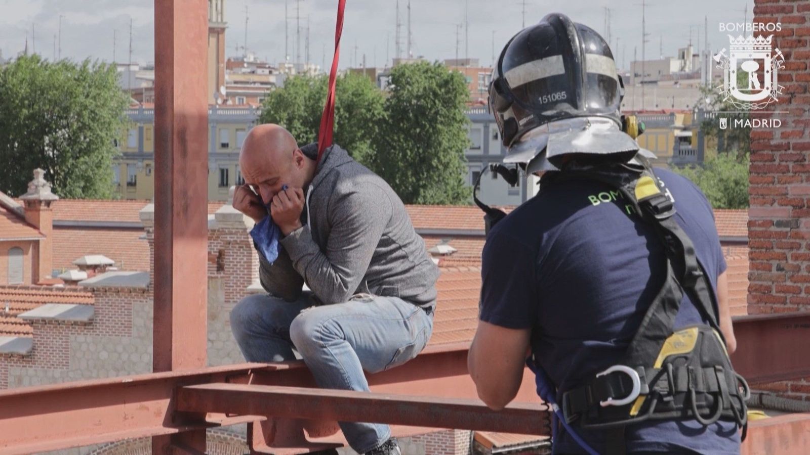 No solo apagan fuegos: Así luchan contra los suicidios los bomberos de Madrid