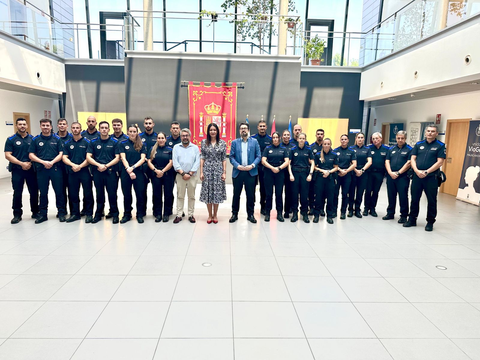 Los 20 nuevos policías locales de Majadahonda recibidos en el Ayuntamiento