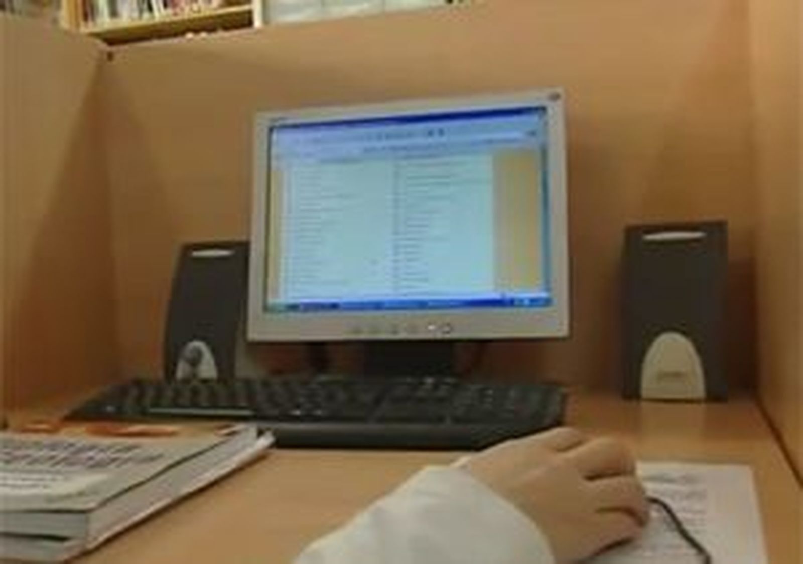 Detienen a un adolescente por abusar de otros niños que engañó por Internet
