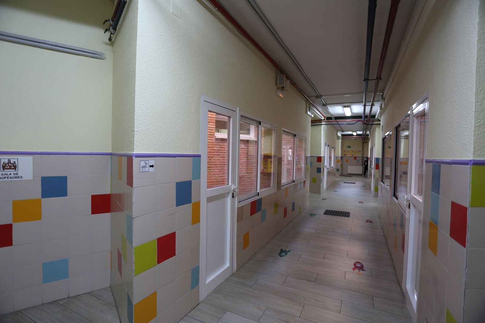 Puertas y ventanas sustituidas en un colegio de Leganés