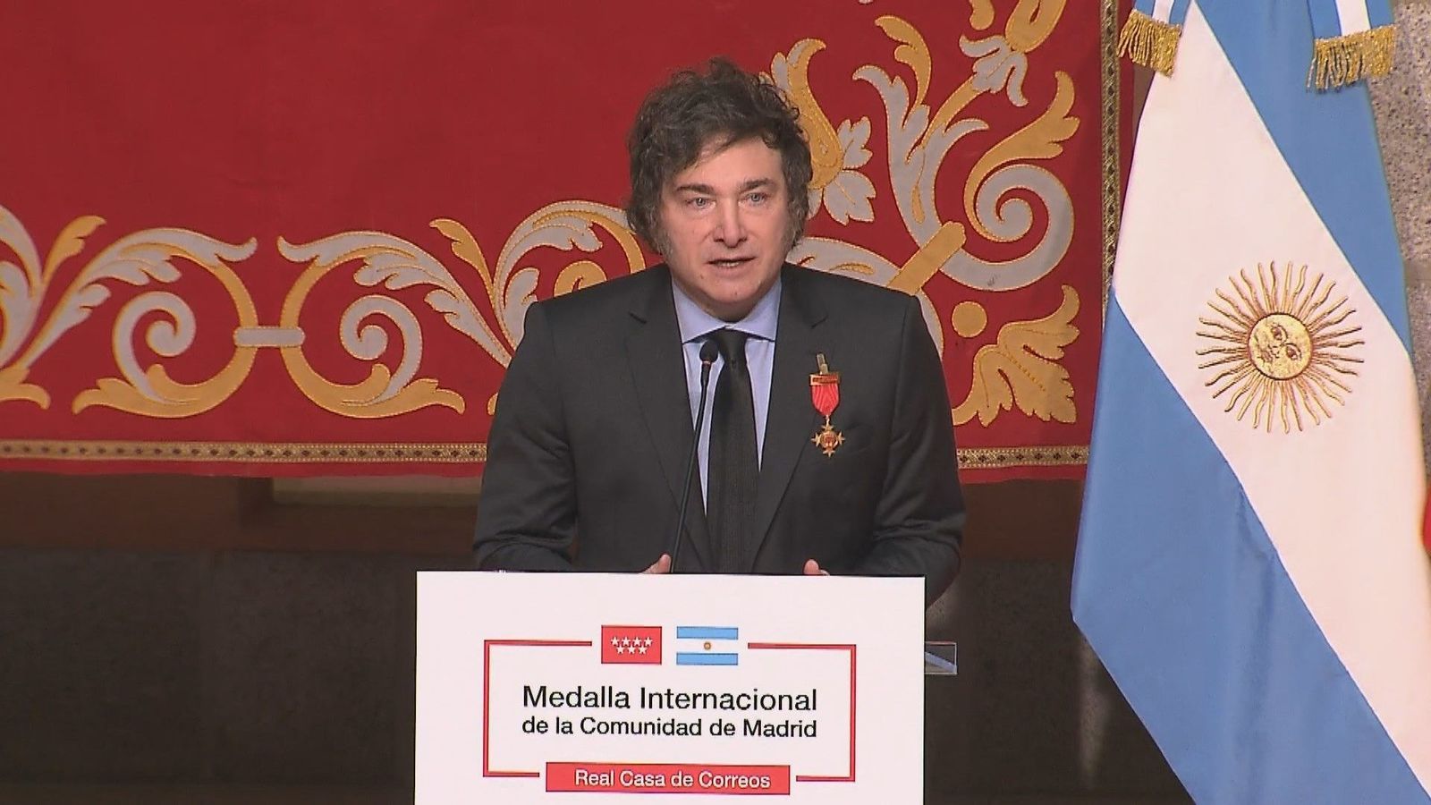 Milei agracede la condecoración y advierte: "no dejen que el socialismo les arruine la vida"