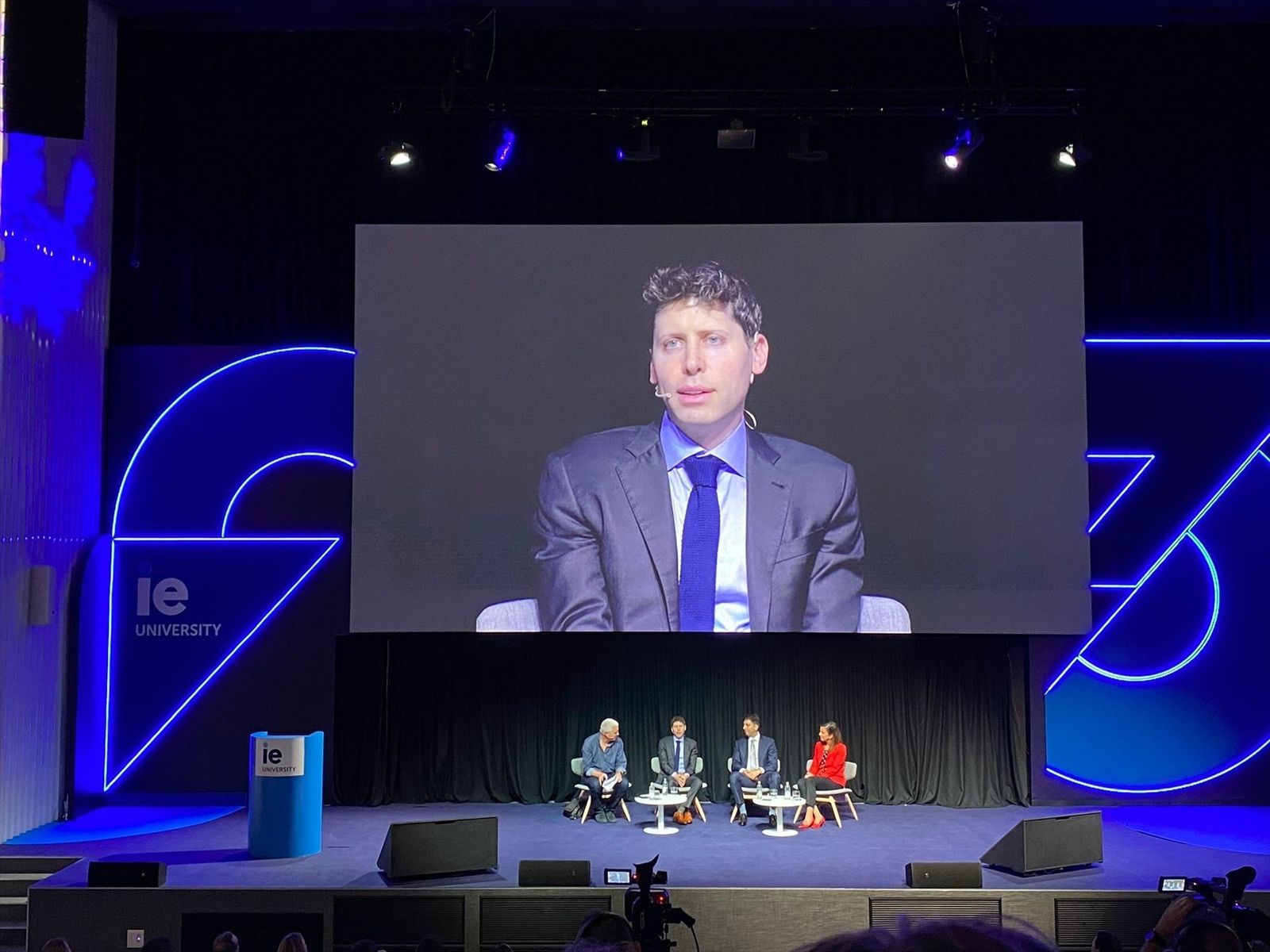El CEO de OpenAI, Sam Altman, en una conferencia en IE University
