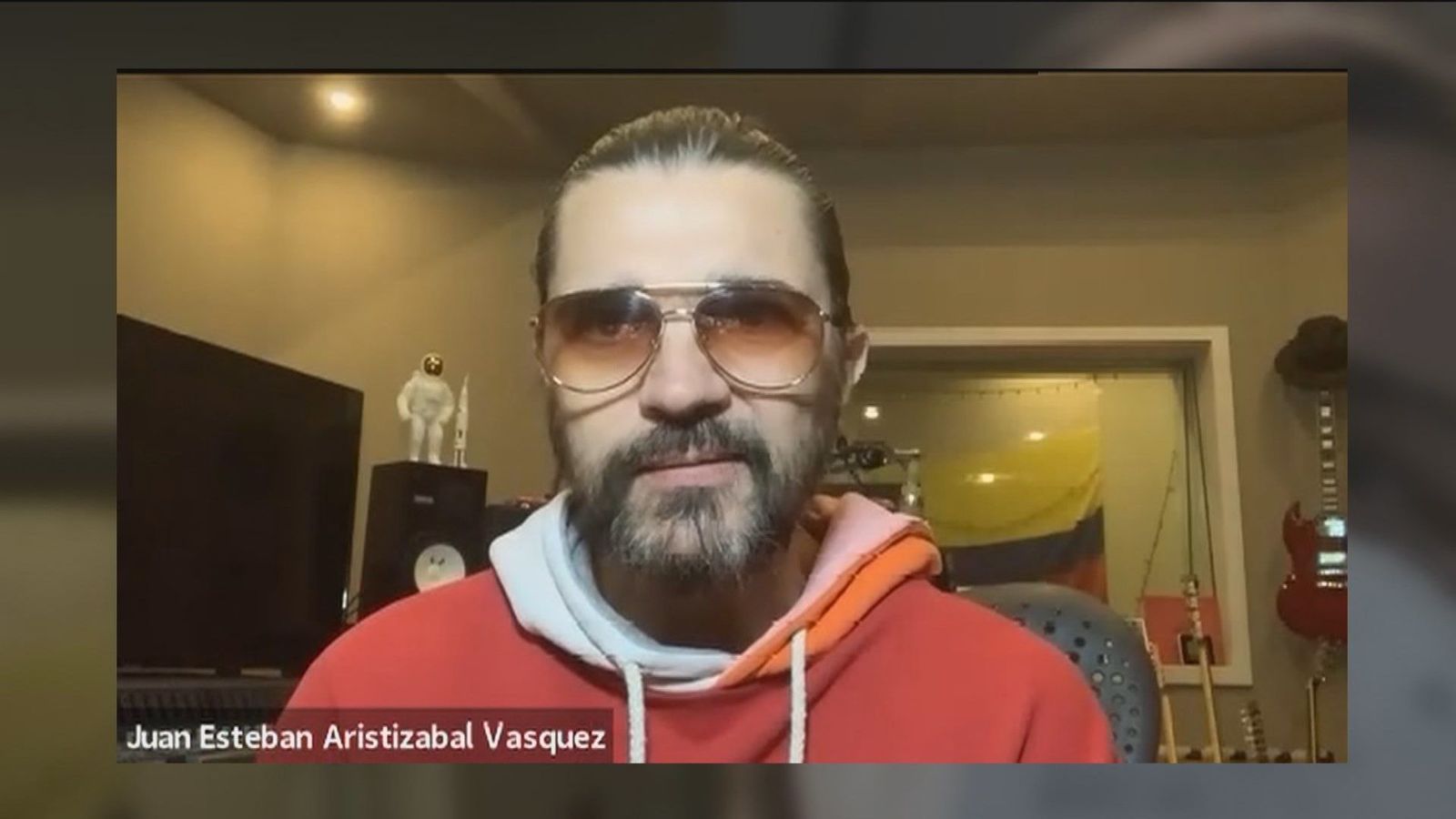 Juanes vuelve a sus orígenes en su último disco, con homenajes a Gardel y Sabina