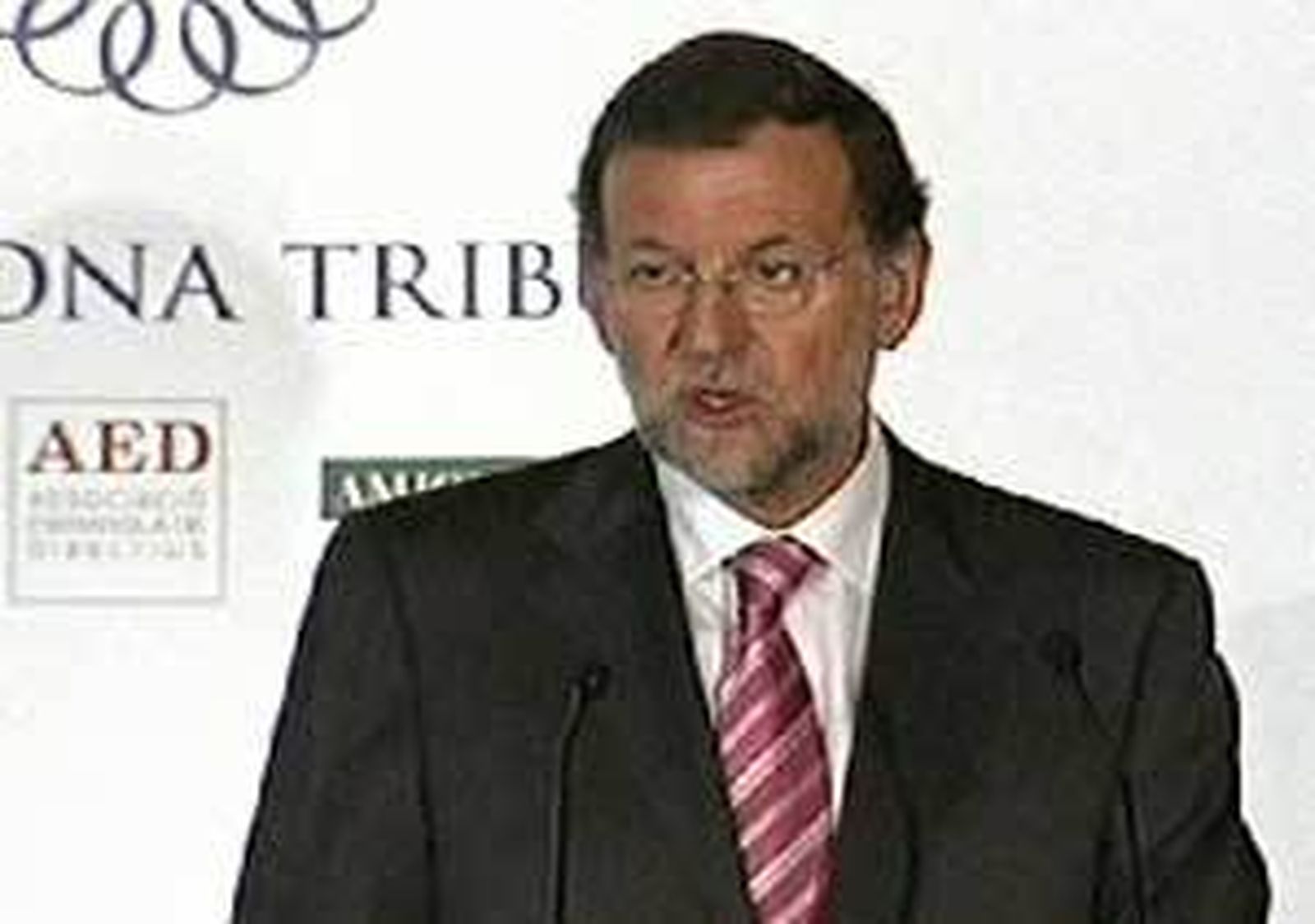 Rajoy promete "verdaderos" incentivos fiscales a las empresas que reinviertan sus beneficios