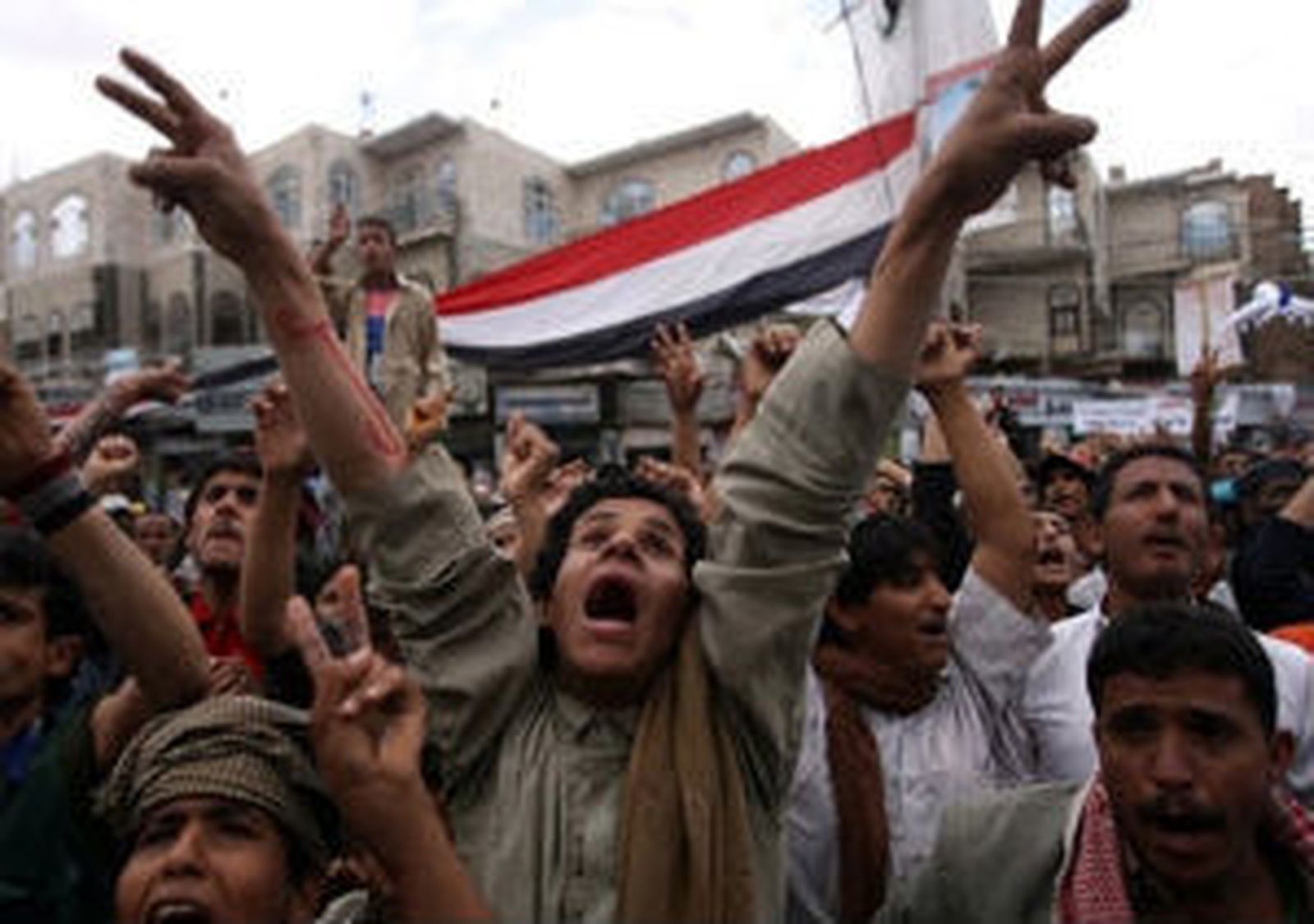 Mueren otras 12 personas en enfrentamientos en la capital yemení