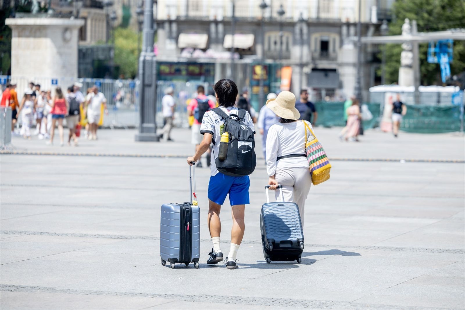 Turistas con maletas en Madrid