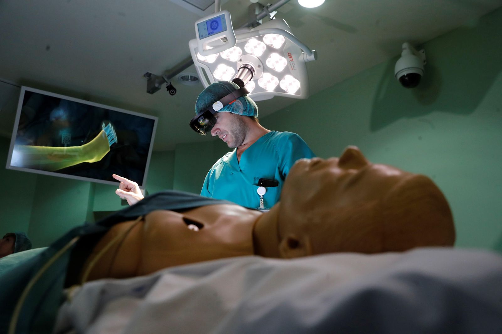 El Gregorio Marañón hace historia con una pionera operación con hologramas