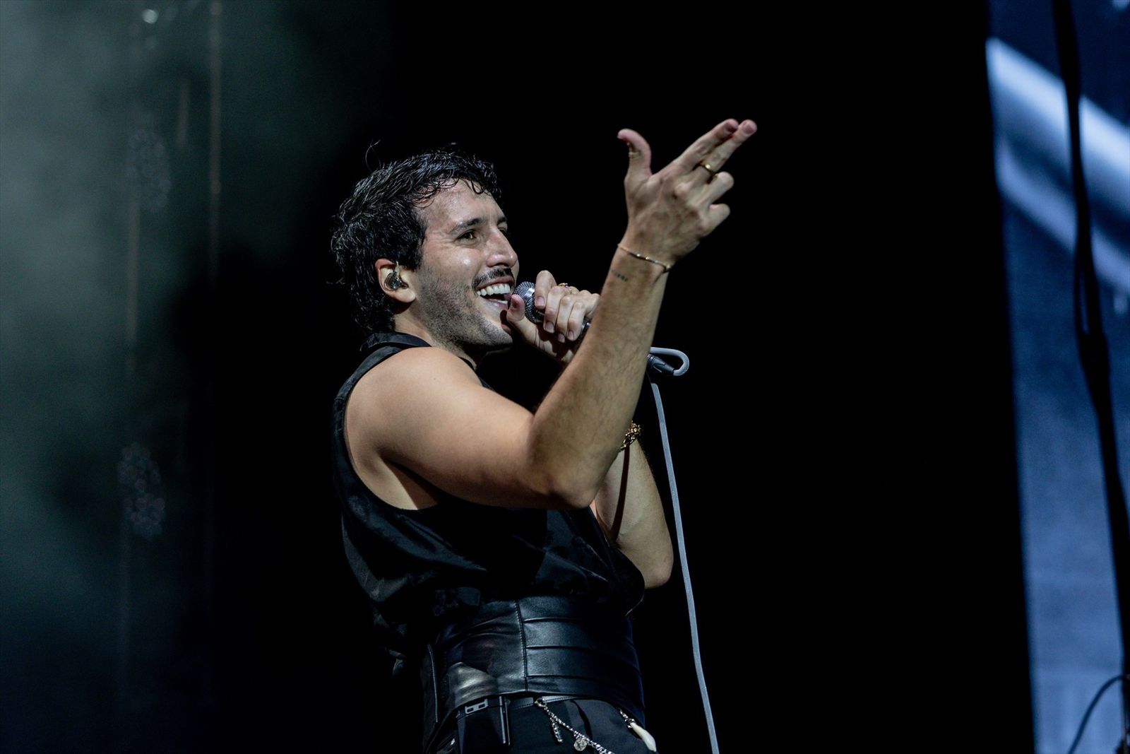 El cantante y compositor colombiano Sebastián Yatra durante su concierto en el Movistar Arena de Madrid