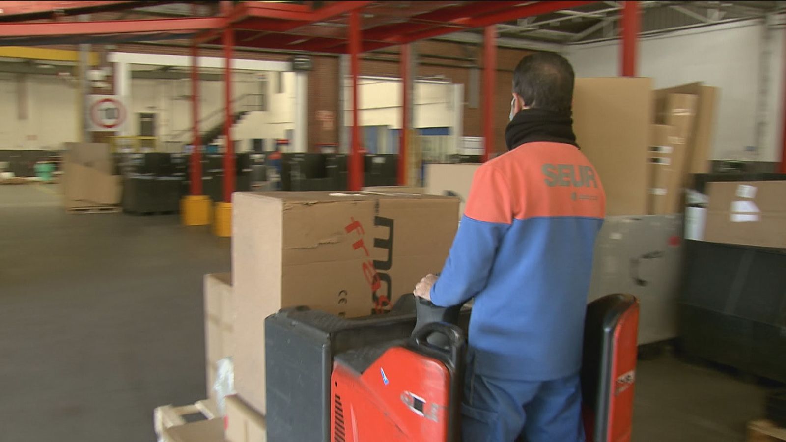 Trabajador en su jornada laboral