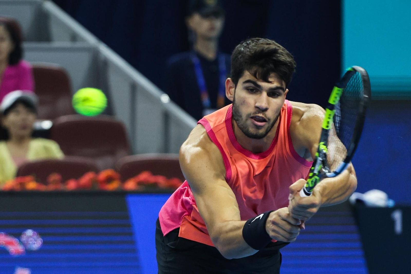 Alcaraz derrota a Khachanov en Pekín y se cita en semifinales con Medvedev