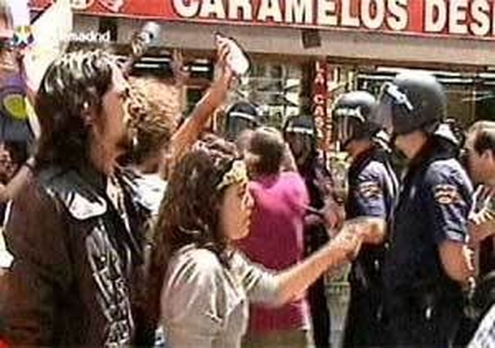 Cinco 'indignados' detenidos tras un enfrentamiento con la Policía en Valencia
