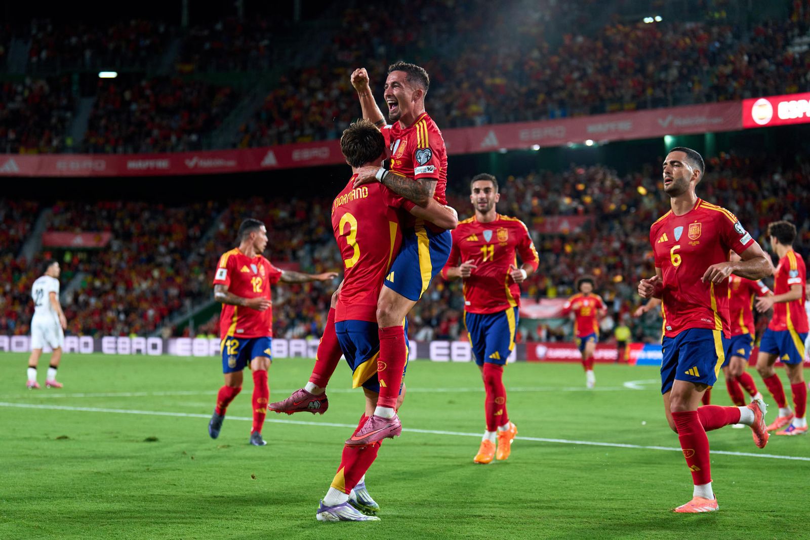 Yeremy Pino celebra el primer gol ante Georgia