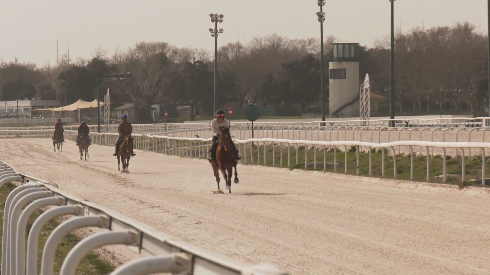 El Hipódromo de la Zarzuela levanta el telón de la temporada de primavera 2026